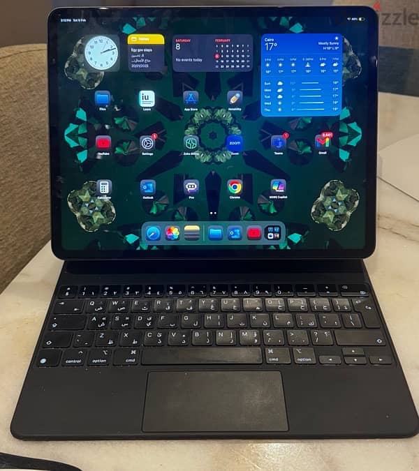 Ipad Pro 5th Gen 256GB 12 inch with keyboard and pen 1