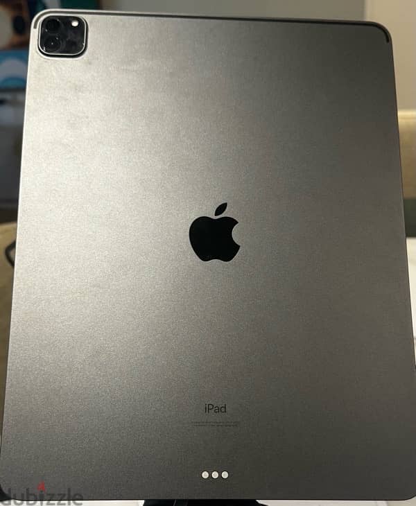 Ipad Pro 5th Gen 256GB 12 inch with keyboard and pen 2