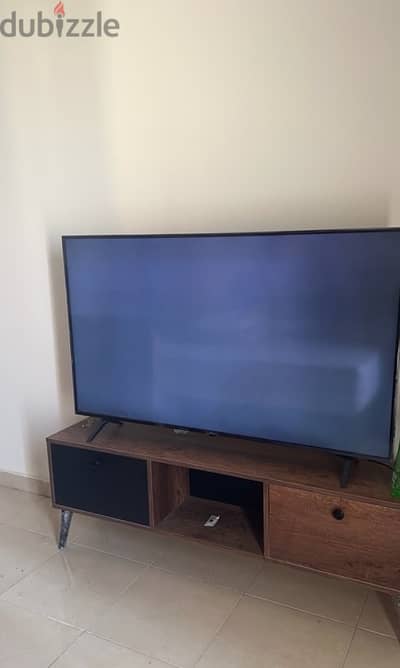 LG 55UR78 smart + طاولة