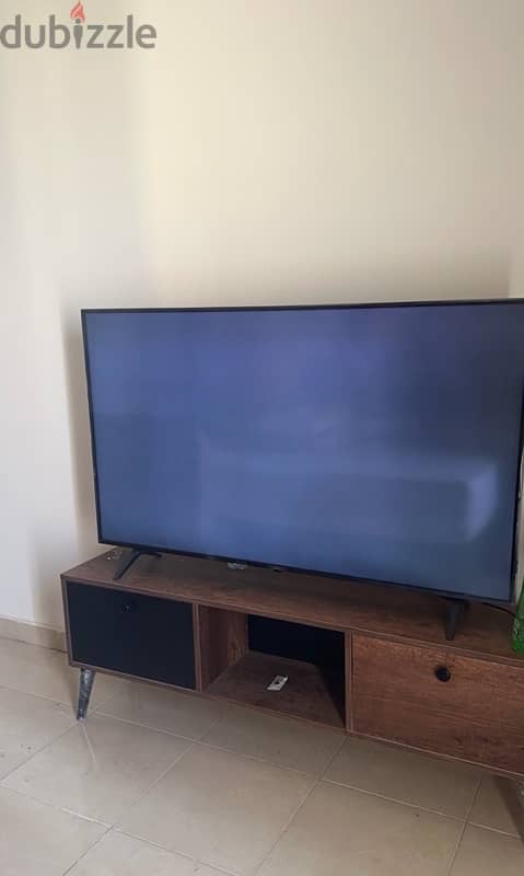 LG 55UR78 smart + طاولة 0