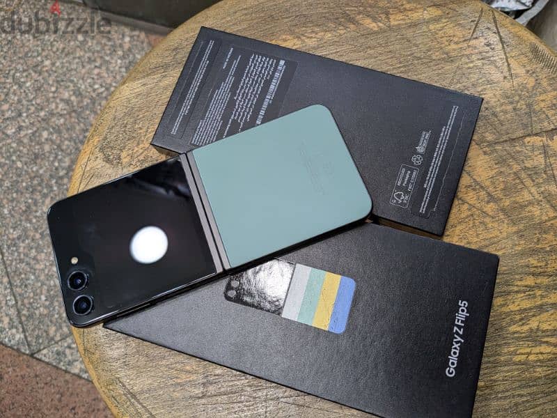 Galaxy Z Flip 5 512G Green جديد فتحت علبة 3