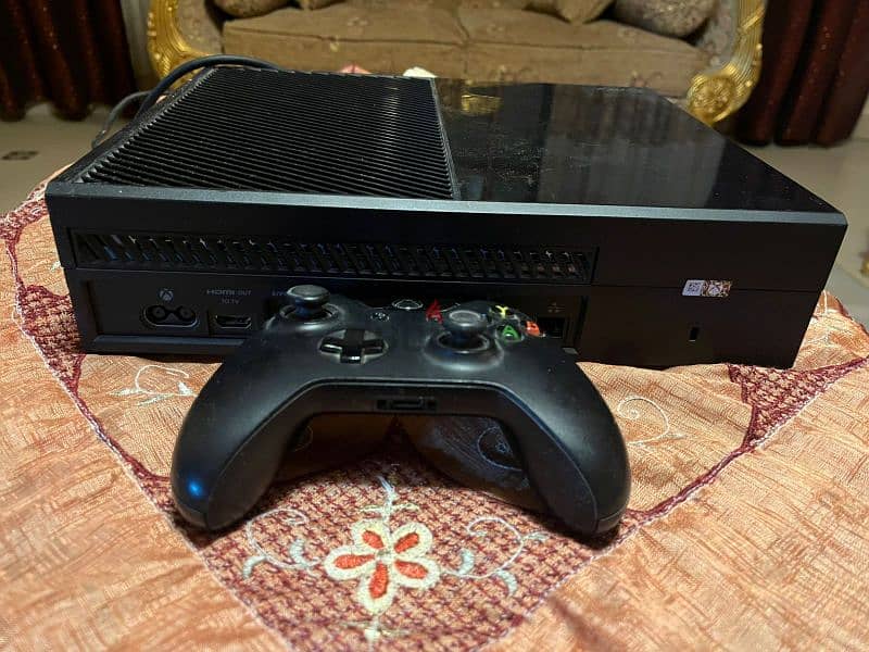 Xbox one بحالة ممتازة 1