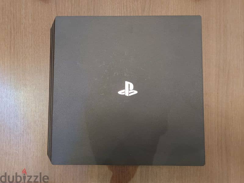 PS4 PRO بحاله ممتازه مستورد بمساحة تخزين ١ تيرا 5