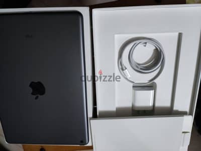 apple iPad 9 64 WiFi بكل مشتملاته اتشحن 5 مرات بالضمان