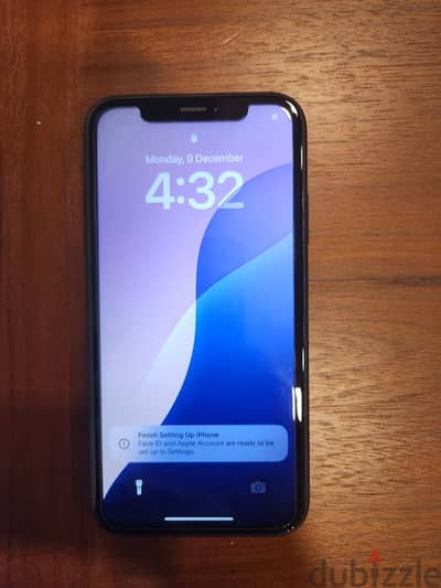 iphone XR 128G used like new (without scratches) with its box