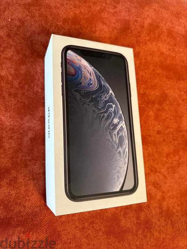 iphone XR 128G used like new (without scratches) with its box 2