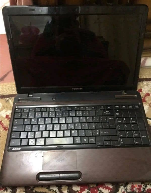 لاب توب TOSHIBA مستعمل لكن طلقه يحتاج شاشه فقط 1