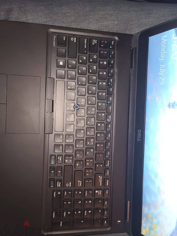 Dell presition 3520  سابع i7  hQتاتش اسكرين 9