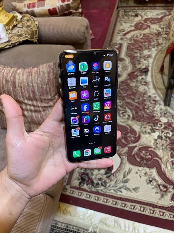 iphone 11 pro max 256 استعمال نضيف جدا 3