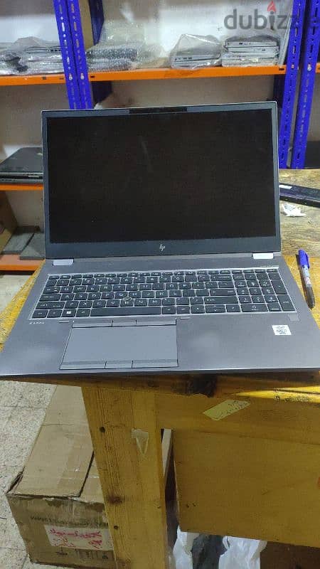 HP workstation zbook G8.     ci7 Gen 11H.    SSD 512.    RAM 16G DDR4 2