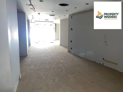 Licensed shop 220 m for rent in Mohandessin, Al-Hijaz Street