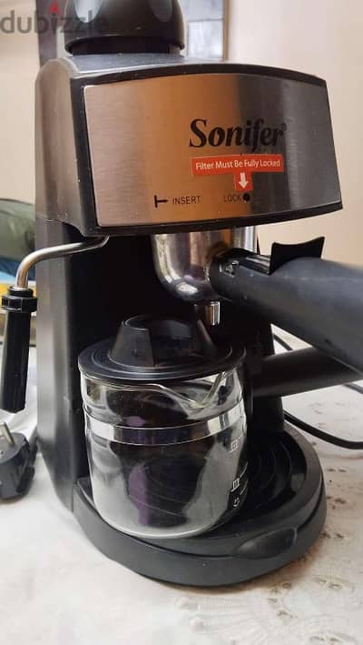 coffee machine with foaming steam