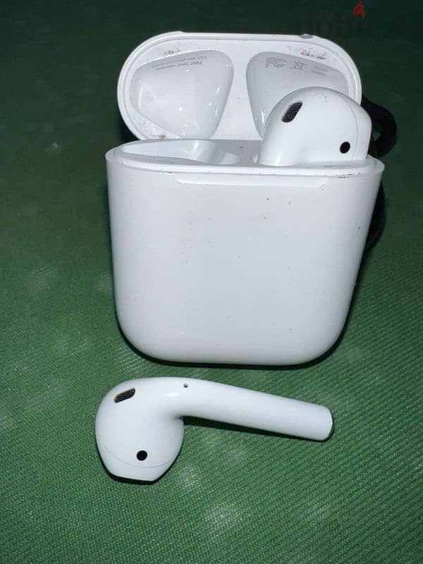 apple airpods 2Gen 0