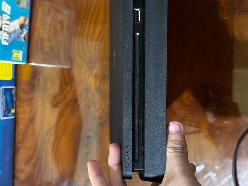 Ps4 slim 2