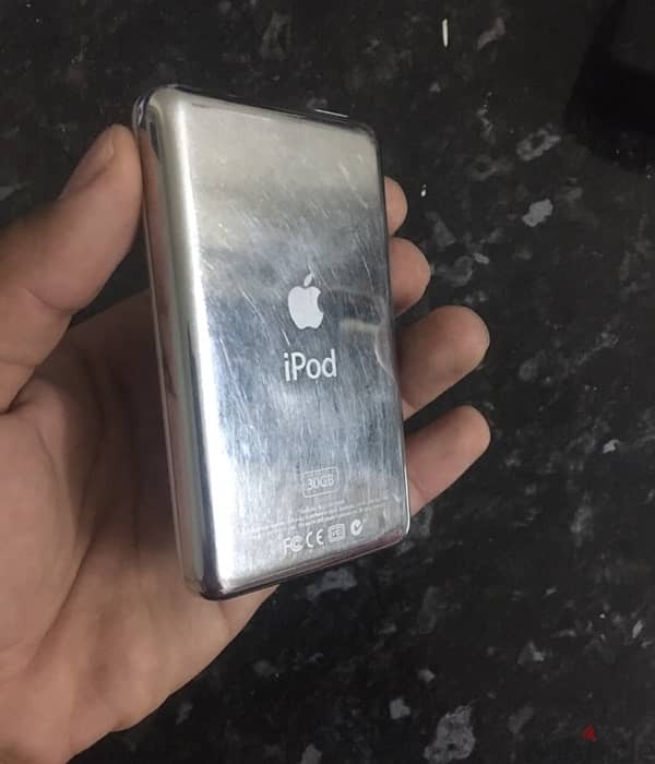 Apple iPod classic 30G Excellent condition 3