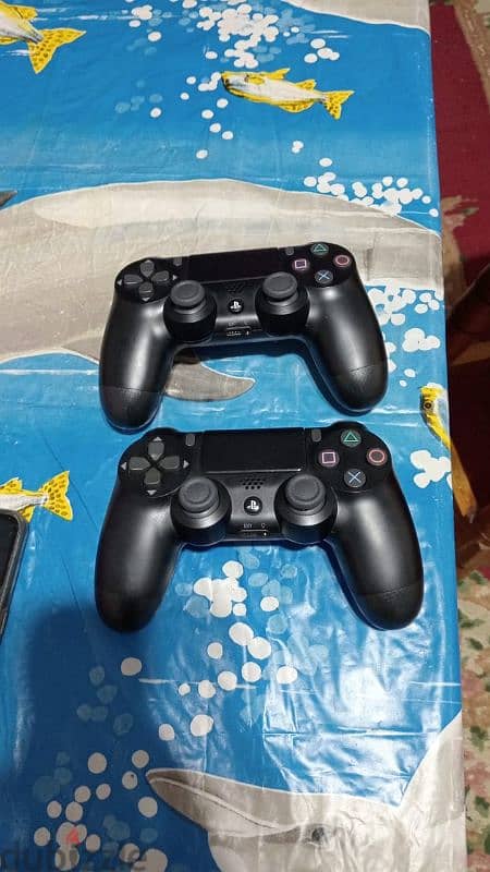 ps4 slim 1 t  like new 1