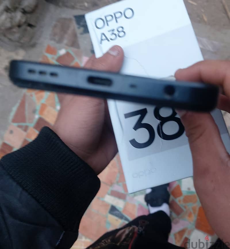 هاتف oppoa38 مستعمل للبيع معاه الكرتونة والشاحن ومعاه جرابين 3