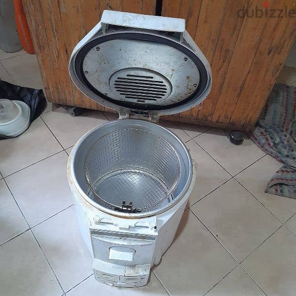 deep fryer مستعمل مرا واحدة فقط 0