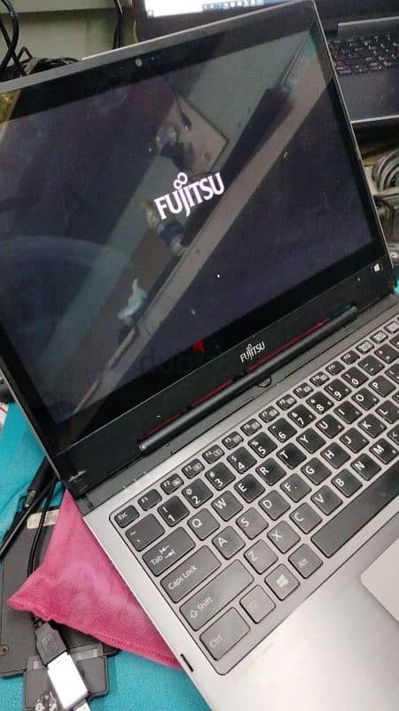 Fujitsu lifebook siemens 835 Core i5 5thشاشة تاتش 5