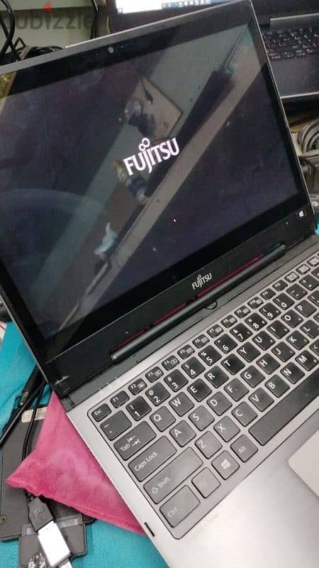 Fujitsu lifebook siemens 835 Core i5 5th Ram 8 Hard 500 Monitor x360 5