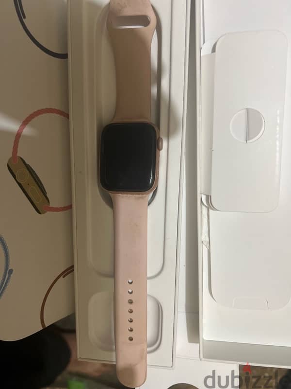 Apple Watch Series 6 (44 mm) . 0