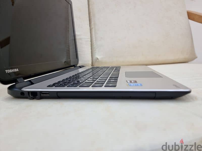 لابتوب توشيبا Intel core i7 الجيل الخامس 2,4Ghz 500GB SSD / 16GB RAM 12