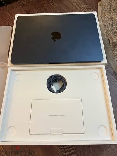 macbook air m2 2022 like new