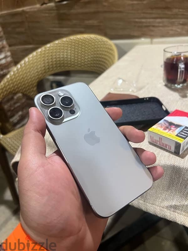 iPhone 15 pro خطين 1