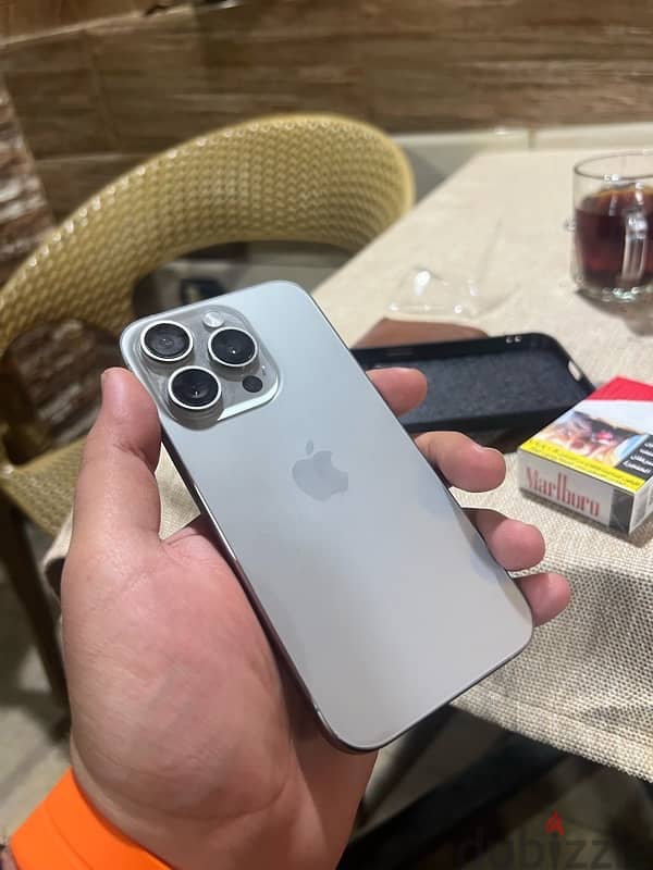 iPhone 15 pro خطين 2