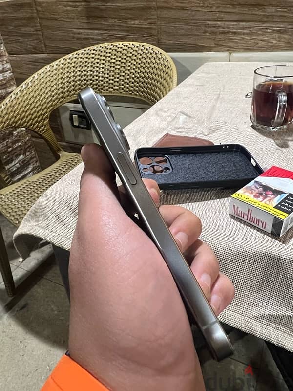 iPhone 15 pro خطين 3