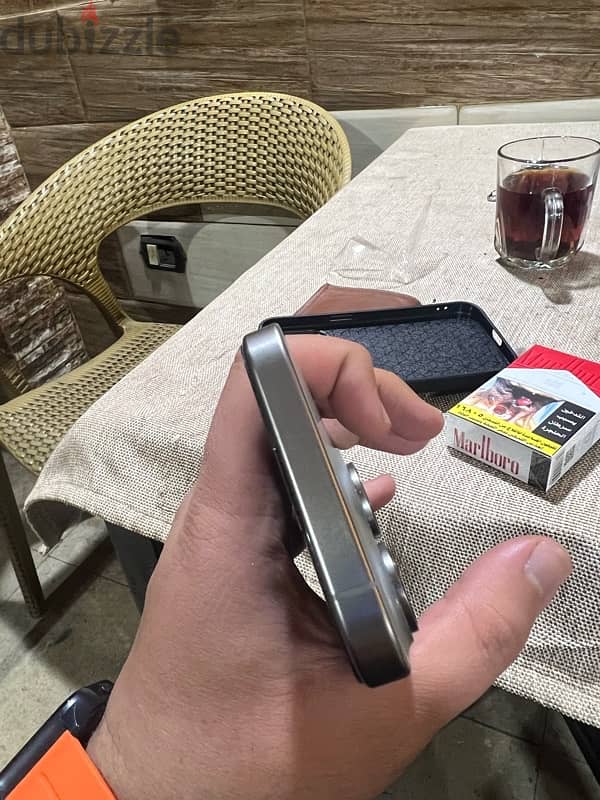 iPhone 15 pro خطين 4