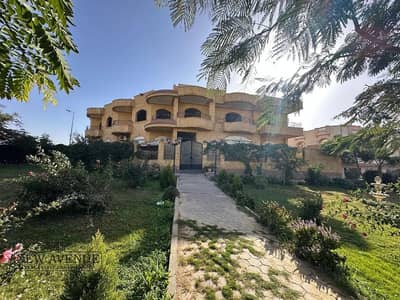 luxurious Standalone 1200m² with large garden ready to mov