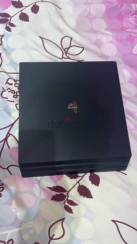 ps4 pro 500 gb + 2 controllers 2