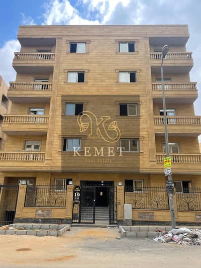 Apartment for sale in Southern Lotus, second number from Al Nawadi Street, a minute from Sodic Square and the southern 90th, distinctive design and co