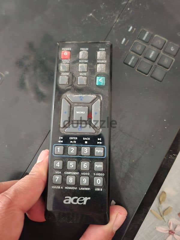 بروجيكتور مستعمل للبيع ، ماركة acer ، استعمال خفيف جدا 5