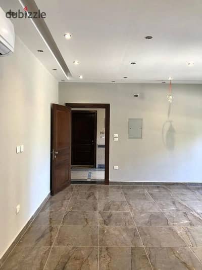 شقة 170م امام ال club house واخدة open view كامل ومتشطبة للبيع بالتقسيط علي 12 سنة