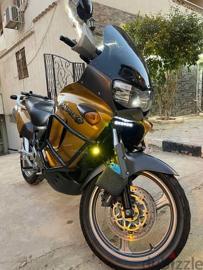 Honda varadero model 2000 "1000cc" best price Dm for more details1