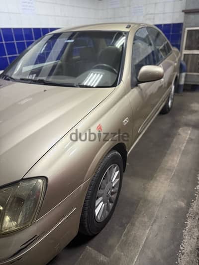 Nissan Sunny 2010 super salon