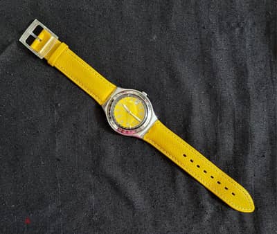 Vintage Yellow Swatch ساعة