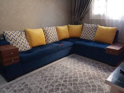 living room ركنه كحلي اللون