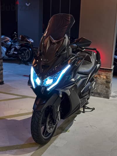 KYMCO AK 550