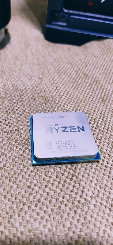 RYZEN 3 2200G Quad-Core 3.5 GHz 3.7 GHz Turbo Socket 1