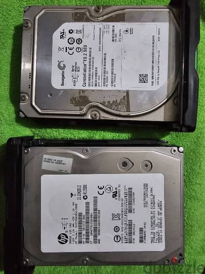 2x Hard 3TB , 300GB / health 100%