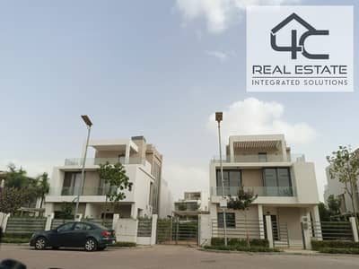 Ready to move townhouse Middle 246 m 3 bedroom semi finished for sale with down payment and instalment in fifth square compound new cairo