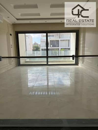 Ready to move townhouse Middle 246 m 3 bedroom semi finished for sale with down payment and instalment in fifth square compound new cairo