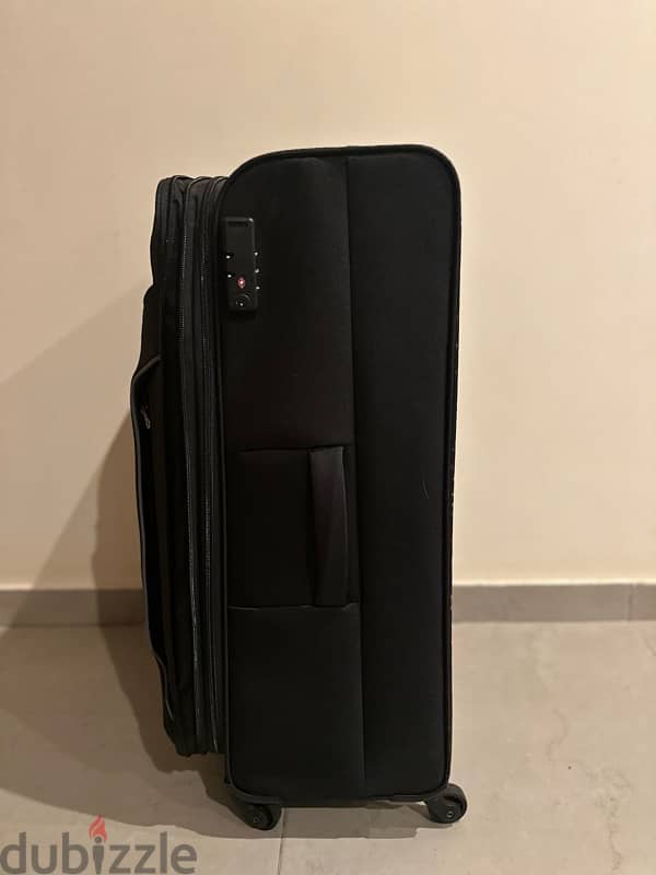 American Tourister Large Luggage Bag (80 cm) used only one time 2