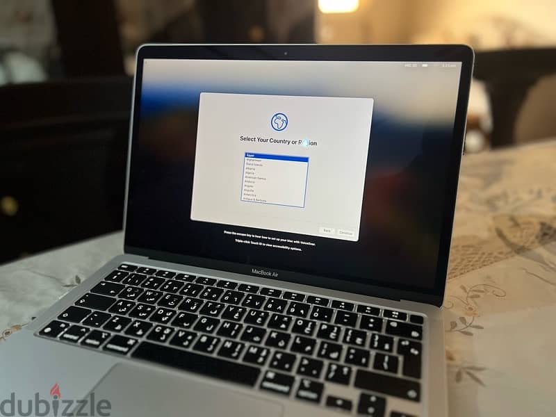 Macbook Air M1 Silver (UAE) بكل مشتملاته + سليف + هب 2