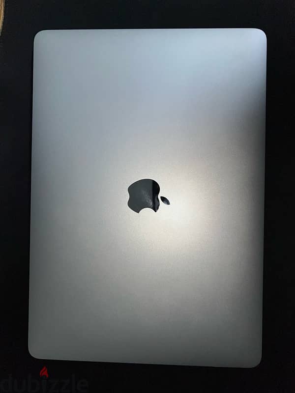 Macbook Air M1 Silver (UAE) بكل مشتملاته + سليف + هب 10