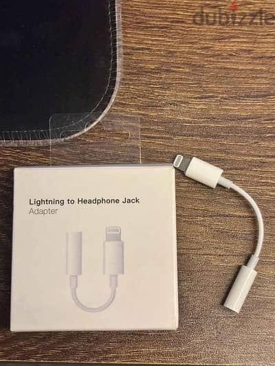 Apple Lightning to 3.5 mm Headphone Jack Adapter