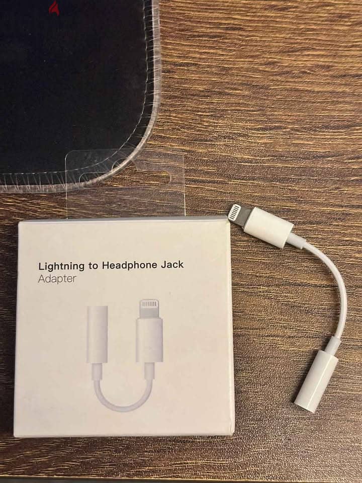 Apple Lightning to 3.5 mm Headphone Jack Adapter 1